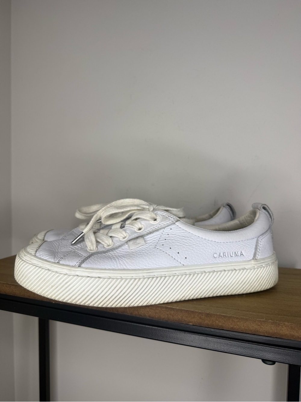 Cariuma OCA Low sneakers in white leather